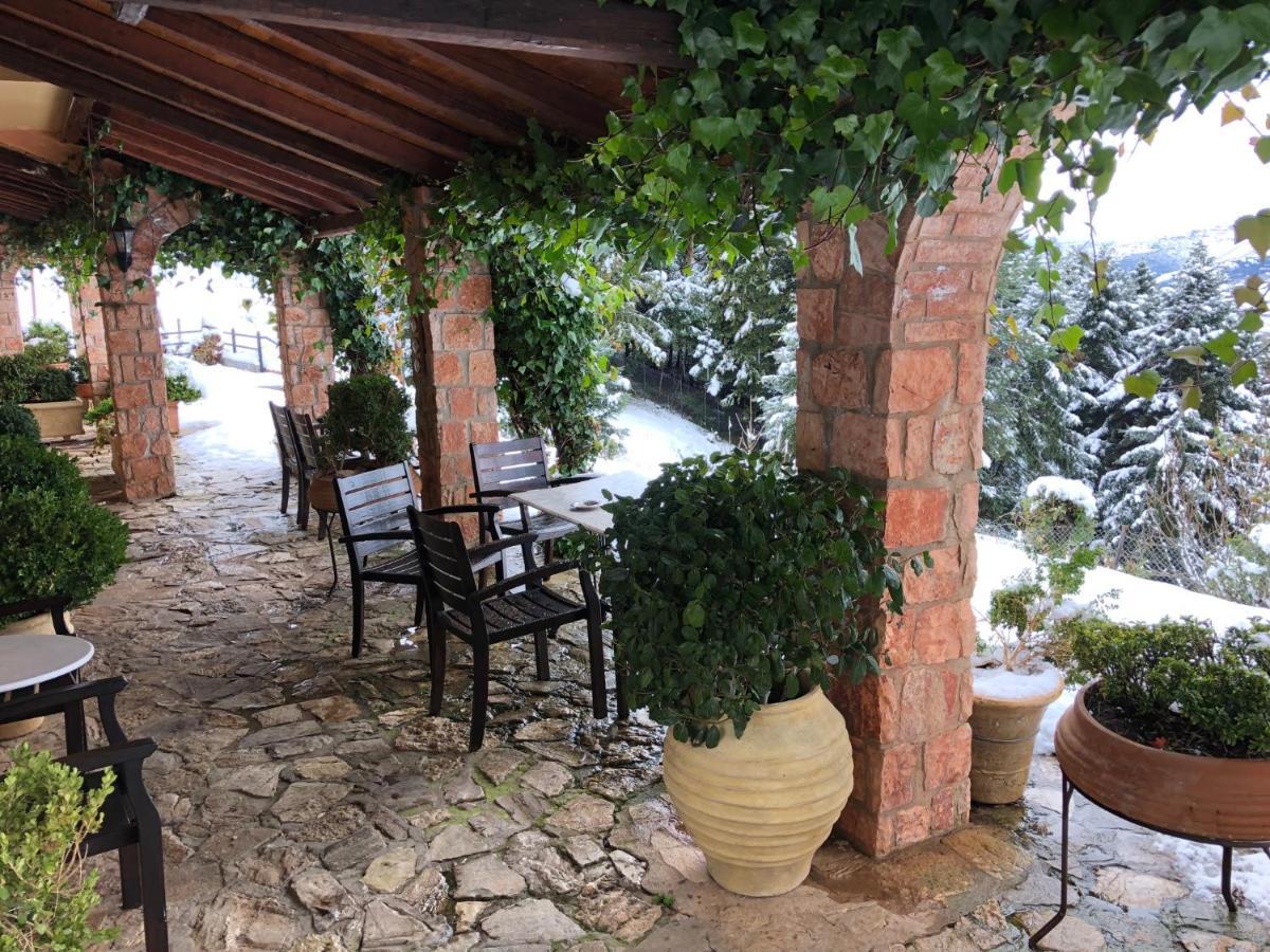 Aphrodite'S Inn Kalavrita Exterior photo